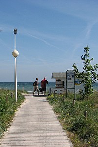 Weg zum Badestrand der Ostsee in Boltenhagen